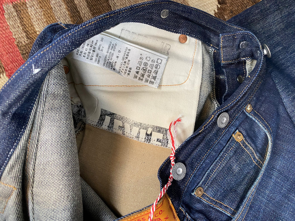 Levi's Vintage Clothing 1915 Selvedge 501XX Jeans (2)